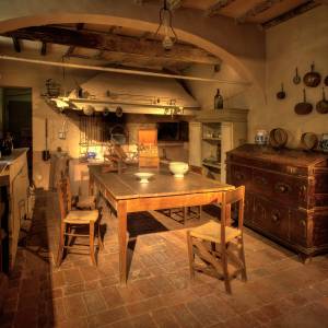 Photo archives Civic Museums of Imola immagine dell'evento: Imola's Civic Museums: the historical kitchen of Palazzo Tozzoni.